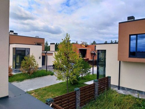 Baustelle mit Paletten